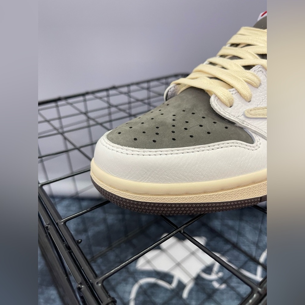 Travis Scott x Air Jordan 1 Retro Low OG 'Reverse Mocha' - Picture 6 of 9